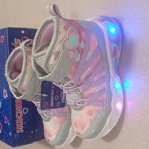 Skechers Heart Lights up sneaker boots ligted with love new in box sizes 6